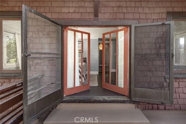 1010 N Madison Avenue, Pasadena CA: https://media.crmls.org/medias/1b88f496-16e6-439b-844d-ed1e299ad792.jpg