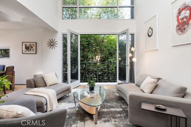 4111 W Sunset Boulevard, Los Angeles CA: https://media.crmls.org/medias/1b897aab-c58d-4bf9-a079-fa8d89e734a3.jpg