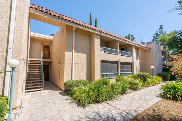 18307 Burbank Boulevard, Tarzana CA: https://media.crmls.org/medias/1b8a6482-2a22-4535-bdcf-6d7b5b7a8bda.jpg
