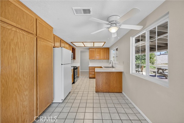 Detail Gallery Image 18 of 51 For 10728 Valley Dr, Riverside,  CA 92505 - 4 Beds | 2/1 Baths