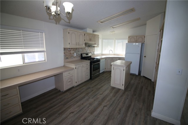 Detail Gallery Image 4 of 20 For 1456 Philadelphia #182,  Ontario,  CA 91761 - 3 Beds | 2 Baths