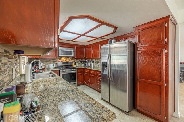 Detail Gallery Image 9 of 34 For 21131 Windsong St, California City,  CA 93505 - 3 Beds | 2/1 Baths