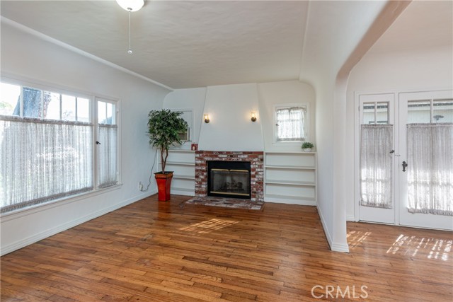 Detail Gallery Image 3 of 35 For 427 S Orchard, Burbank,  CA 91506 - 2 Beds | 1/1 Baths