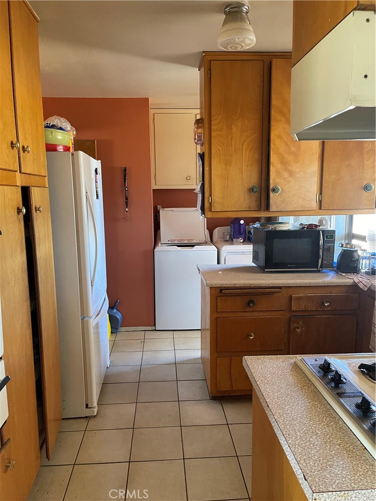 https://media.crmls.org/medias/1b8d7ba9-ba37-4ccd-8f64-e25b8322abf3.jpg?preset=X-Large