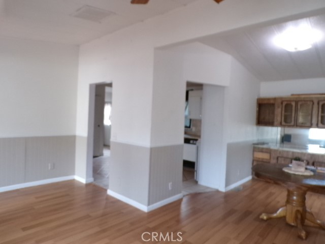 https://media.crmls.org/medias/1b8dff4a-292c-4339-8ef8-a7c039031179.jpg?preset=X-Large