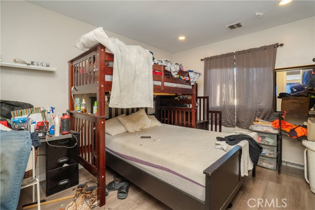 Detail Gallery Image 19 of 26 For 11936 Neenach, Sun Valley,  CA 91352 - 6 Beds | 3 Baths