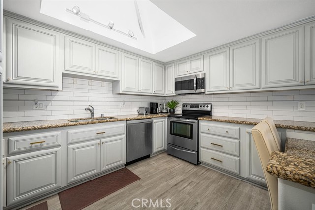 13781 Alderwood Lane, Seal Beach CA: https://media.crmls.org/medias/1b8e2463-55e6-4f88-80db-6af4d2cee805.jpg