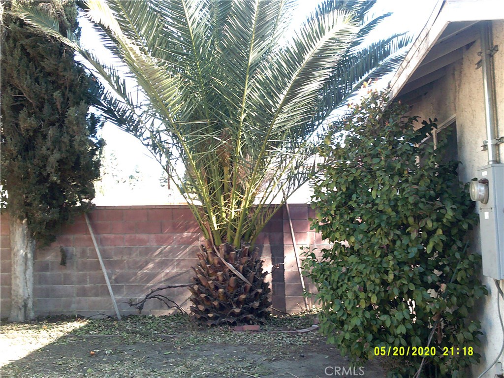 https://media.crmls.org/medias/1b8f0748-2b09-4970-b4f7-08705af3a514.jpg?preset=X-Large