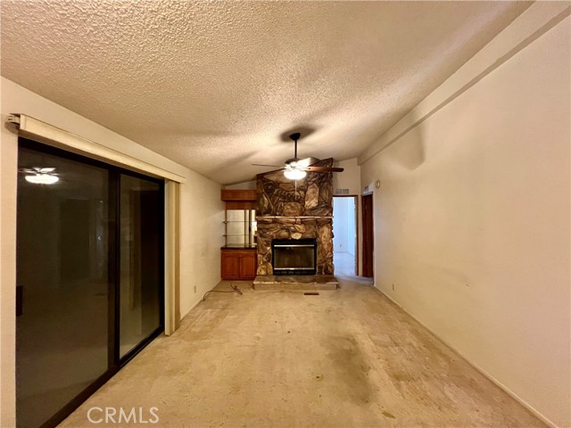 24600 Mountain Ave, Hemet CA: https://media.crmls.org/medias/1b8f3e33-7e4c-4a40-a935-1caf66b1e424.jpg
