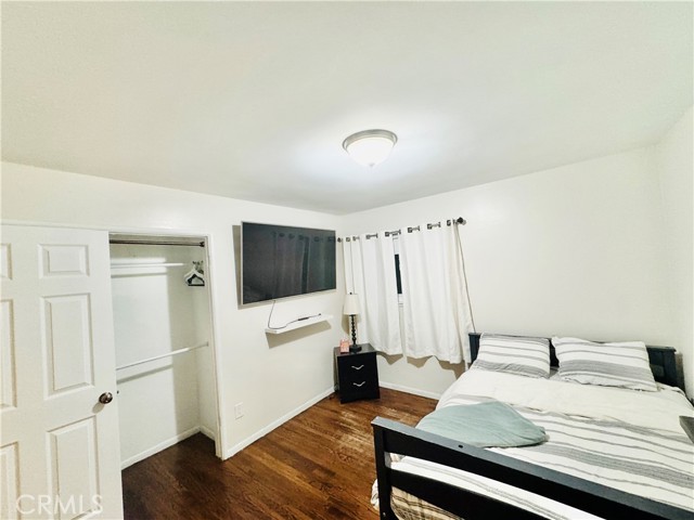 Detail Gallery Image 16 of 44 For 11905 Paso Robles, Granada Hills,  CA 91344 - 4 Beds | 3 Baths