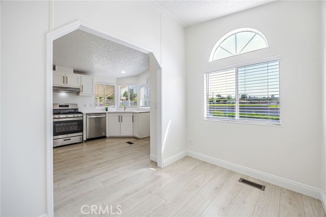 Detail Gallery Image 17 of 39 For 929 E Foothill Bld #140,  Upland,  CA 91786 - 3 Beds | 2 Baths