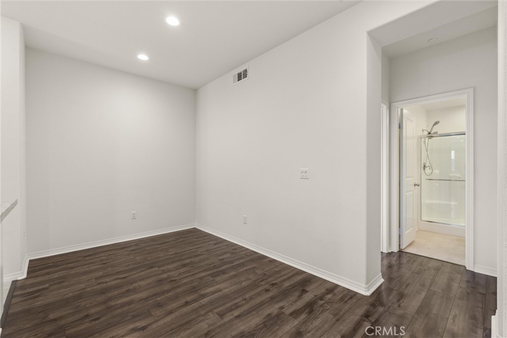 MLS #WS25230360 image #12