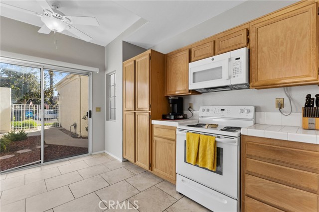 Detail Gallery Image 4 of 43 For 40395 via Malagas, Murrieta,  CA 92562 - 2 Beds | 2 Baths