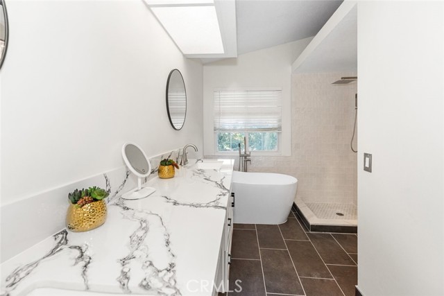 25010 Foxtail Court, Stevenson Ranch CA: https://media.crmls.org/medias/1b90e0cd-a1f9-47e1-8676-c53b02afeefb.jpg