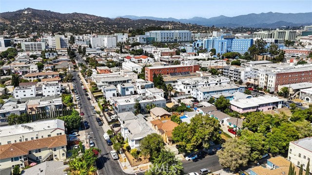 1200 N Kenmore Avenue, Los Angeles CA: https://media.crmls.org/medias/1b90f49d-3cdf-4c34-b5da-c8faee6c541b.jpg