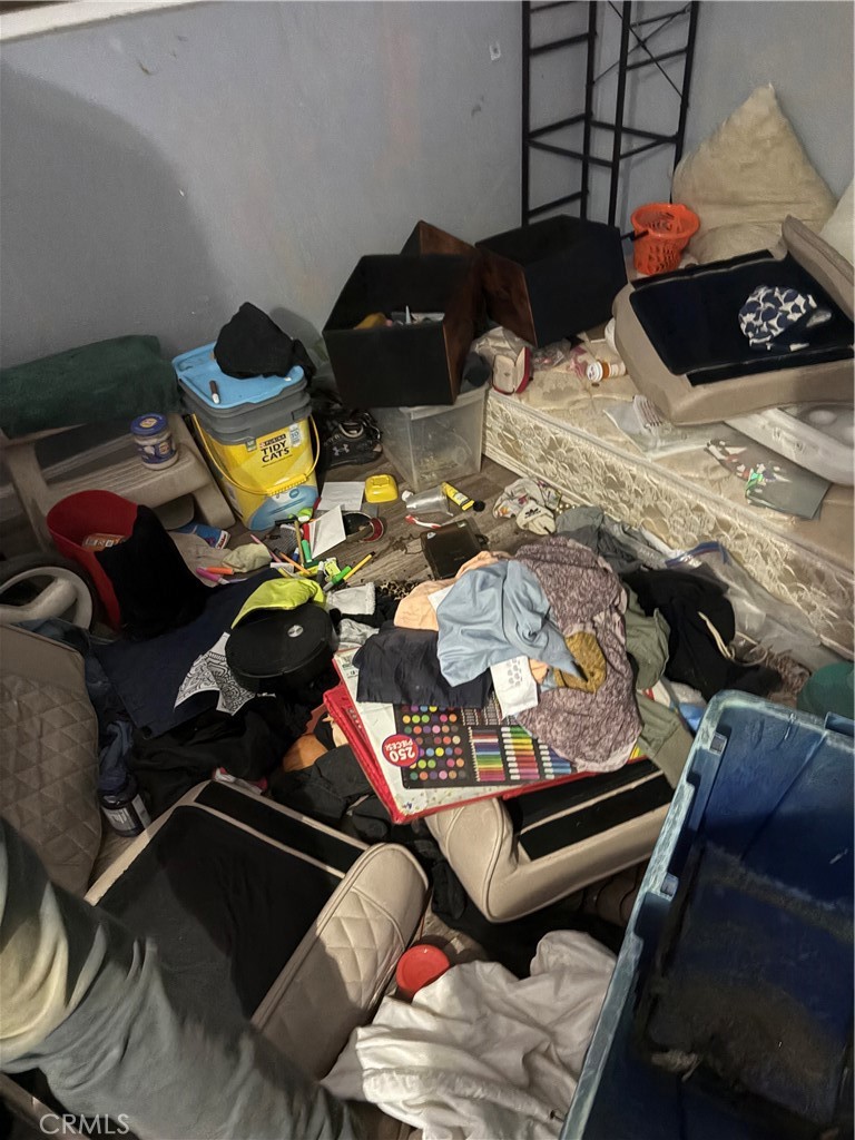 https://media.crmls.org/medias/1b91523f-6271-49d5-9729-48449eda038d.jpg?preset=X-Large