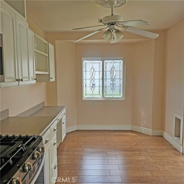 Built in desk and room for a kitchen table