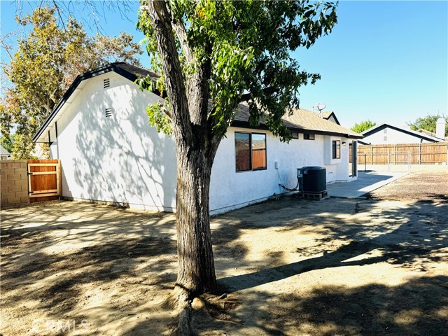 Detail Gallery Image 16 of 19 For 38054 Meadow Wood St, Palmdale,  CA 93552 - 3 Beds | 2 Baths