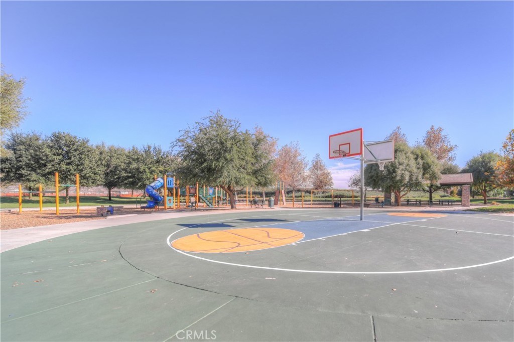 https://media.crmls.org/medias/1b91d85b-8bca-43ce-a662-f03c098886bf.jpg?preset=X-Large
