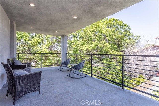 1032 N Oxford Avenue, Los Angeles CA: https://media.crmls.org/medias/1b92a724-7fcd-4e97-9dda-c95e50d09b22.jpg