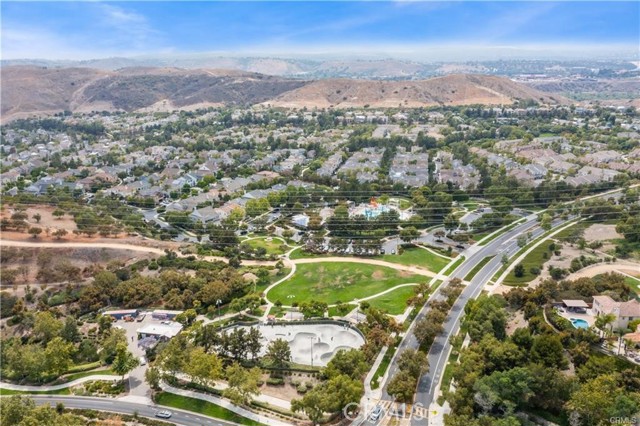 8 Caltrop Way, Ladera Ranch CA: https://media.crmls.org/medias/1b92d883-72ea-4a94-a41d-0ee028f41b3e.jpg