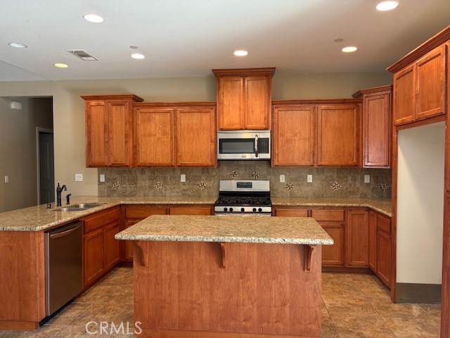 Detail Gallery Image 4 of 14 For 4032 Wood Creek Ct, Merced,  CA 95348 - 4 Beds | 2 Baths