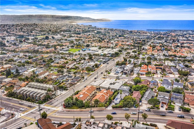 1111 Beryl Street, Redondo Beach, California 90277, 2 Bedrooms Bedrooms, ,2 BathroomsBathrooms,Residential,Sold,Beryl,SB21237920