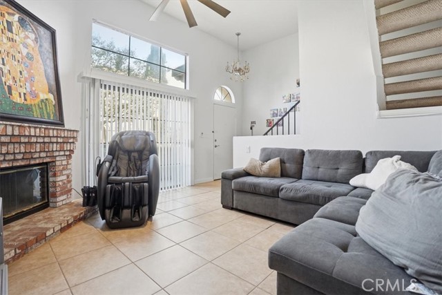 Detail Gallery Image 2 of 43 For 14325 Foothill #9,  Sylmar,  CA 91342 - 2 Beds | 2/1 Baths