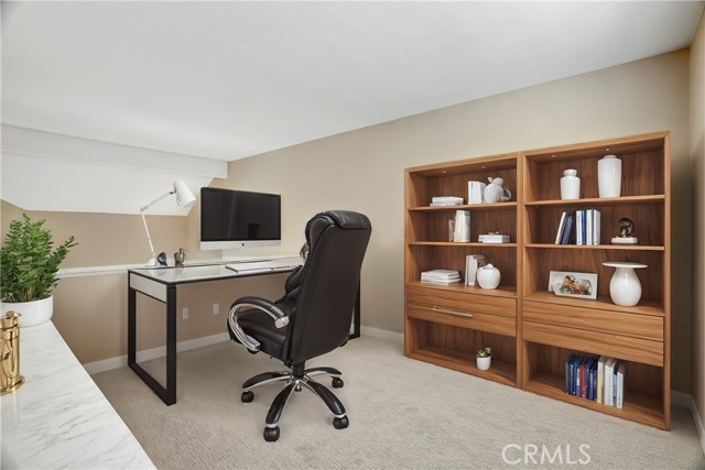 5510 Owensmouth Avenue, Woodland Hills CA: https://media.crmls.org/medias/1b957fd1-9e46-4a85-b5b3-28c59bd68d36.jpg