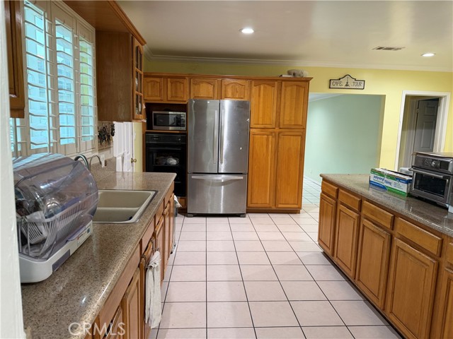 10512 Mildred photo 9
