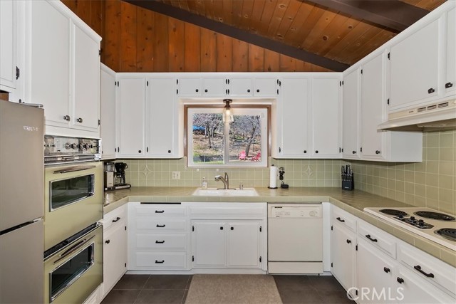 Detail Gallery Image 11 of 26 For 27994 W Shore, Lake Arrowhead,  CA 92352 - 3 Beds | 2 Baths