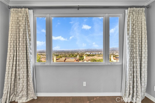 Detail Gallery Image 23 of 36 For 19 Momento, Irvine,  CA 92603 - 5 Beds | 4/1 Baths