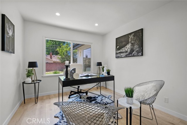 Detail Gallery Image 11 of 33 For 20356 Gresham St, Los Angeles,  CA 91306 - 4 Beds | 2/1 Baths