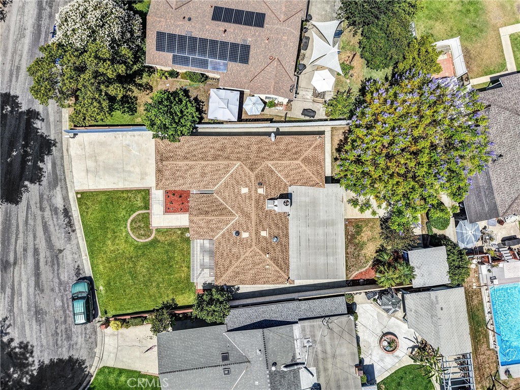 https://media.crmls.org/medias/1b97d684-87c0-4b12-b65e-a4aace874f23.jpg?preset=X-Large