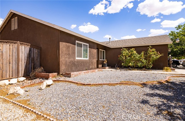 Detail Gallery Image 2 of 24 For 17887 Kendall Cir, Adelanto,  CA 92301 - 3 Beds | 2 Baths