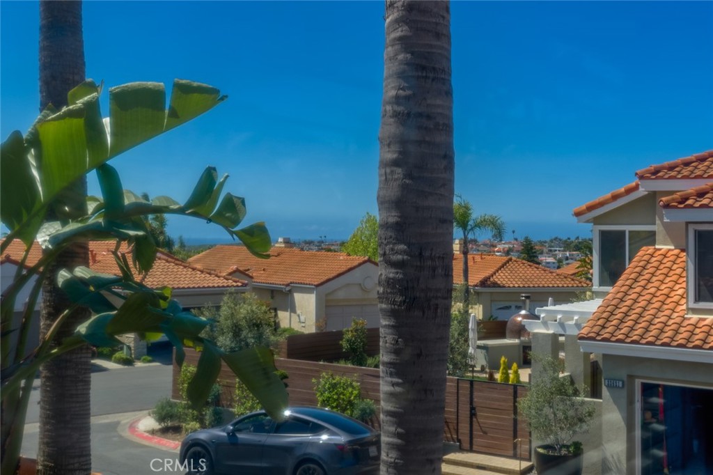 https://media.crmls.org/medias/1b99d883-38d9-4e0f-9c21-2ae6395dbc14.jpg?preset=X-Large