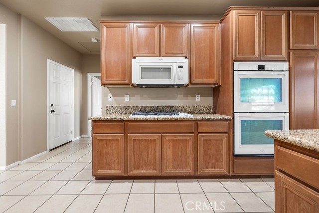 6834 Phoenix Court, Hesperia CA: https://media.crmls.org/medias/1b9a1c6e-563c-4953-aa85-20ff2cd8ab3e.jpg