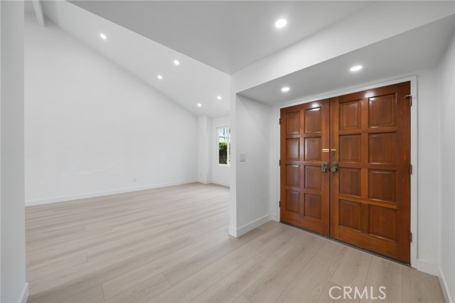 19735 Blythe Street, Winnetka CA: https://media.crmls.org/medias/1b9a2898-877c-4683-bf87-7ef16500e7d4.jpg