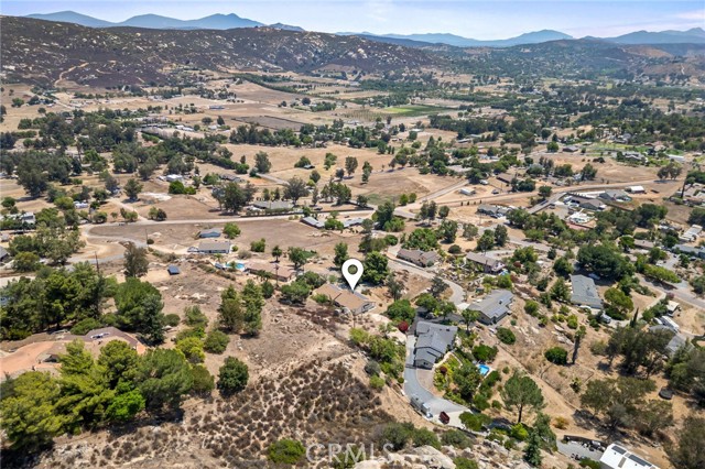 460 Pile Street, Ramona CA: https://media.crmls.org/medias/1b9a3947-e433-48e4-a437-83943ef18808.jpg
