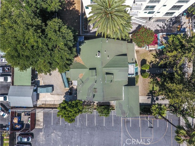 1470 W Adams Boulevard, Los Angeles CA: https://media.crmls.org/medias/1b9b1e5c-f3c6-4b16-96cd-d1a8e829bf57.jpg