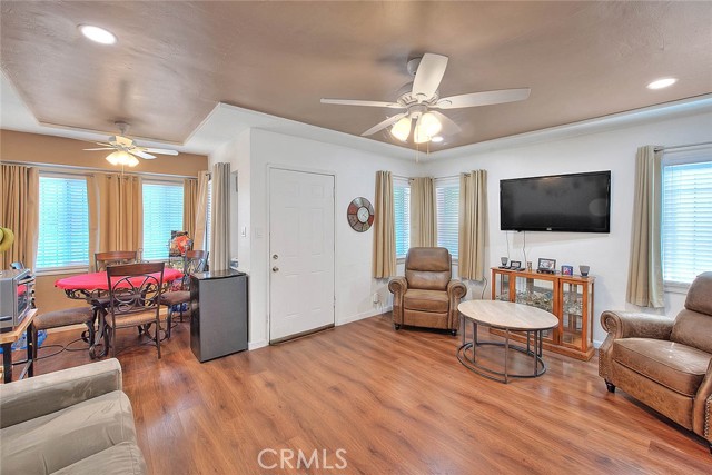 Detail Gallery Image 7 of 44 For 355 E Century Bld, Los Angeles,  CA 90003 - 2 Beds | 1 Baths