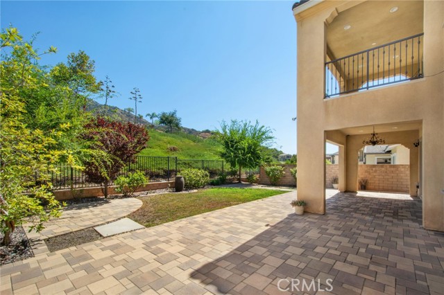 731 E Orange Blossom Way, Azusa CA: https://media.crmls.org/medias/1b9b7558-be05-462c-9516-1457beb5b073.jpg