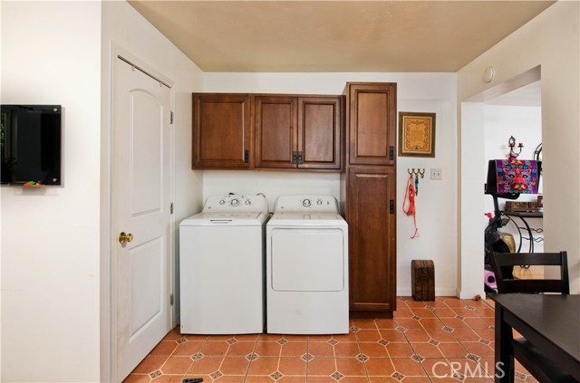23329 Raymond Street, Chatsworth CA: https://media.crmls.org/medias/1b9bff06-aa31-4c4e-822e-6a2e7cfcaae3.jpg