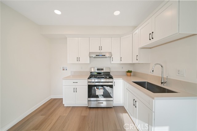 928 S Laurel St., Santa Ana CA: https://media.crmls.org/medias/1b9c4da4-53a4-48b1-9bbb-f26b832f7521.jpg