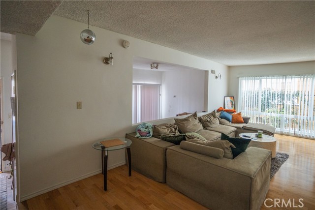 Detail Gallery Image 14 of 20 For 1629 S Van Ness Ave, Los Angeles,  CA 90019 - – Beds | – Baths
