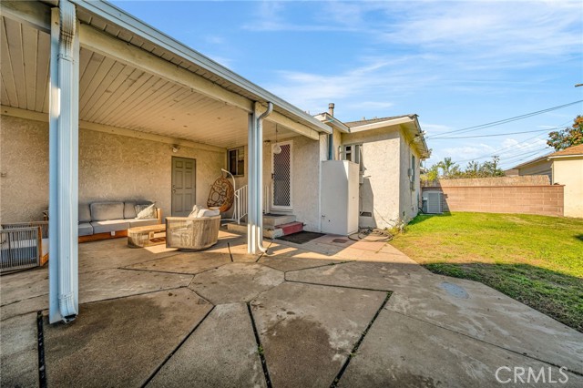 5514 Bellflower Blvd, Lakewood CA: https://media.crmls.org/medias/1b9f689c-35ff-43ed-a4c3-0e1ed819ff8e.jpg