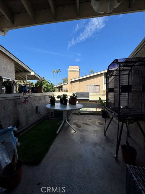 Detail Gallery Image 4 of 12 For 3932 W 5th #202,  Santa Ana,  CA 92703 - 3 Beds | 2 Baths