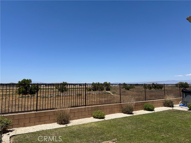 116 Yosemite Avenue, Perris CA: https://media.crmls.org/medias/1ba02dbc-ff8f-4329-9ce5-d7f2ac06cab4.jpg