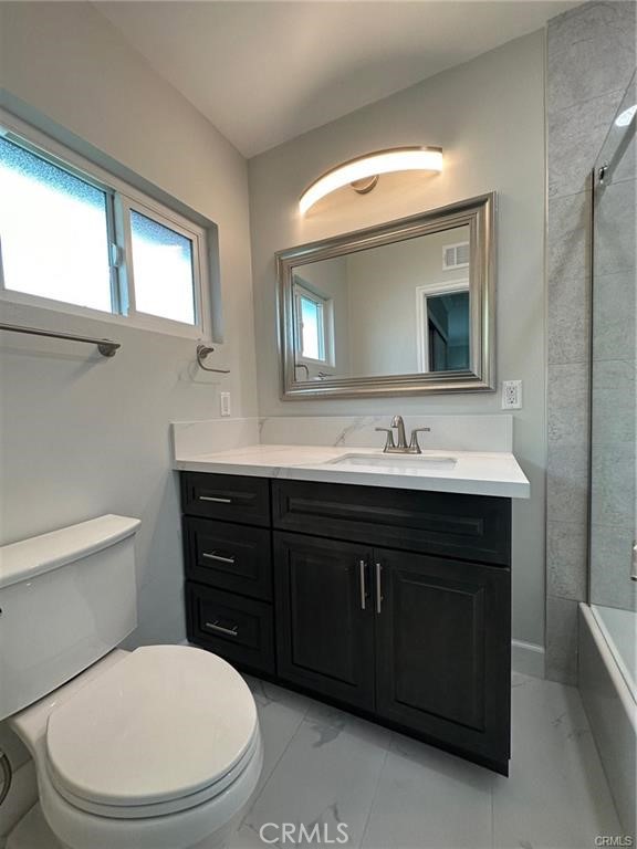 Detail Gallery Image 14 of 20 For 260 Linda Rosa Ave #1,  Pasadena,  CA 91107 - 3 Beds | 3 Baths