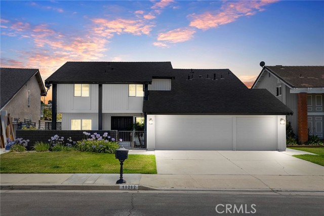 Detail Gallery Image 3 of 20 For 18282 Fieldbury Ln, Huntington Beach,  CA 92648 - 4 Beds | 2/1 Baths